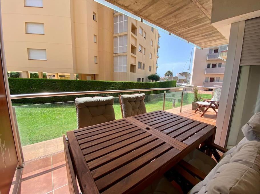 Piso De 2 Habitaciones, 3 Piscinas Y Cerca Del Mar Roses Buitenkant foto