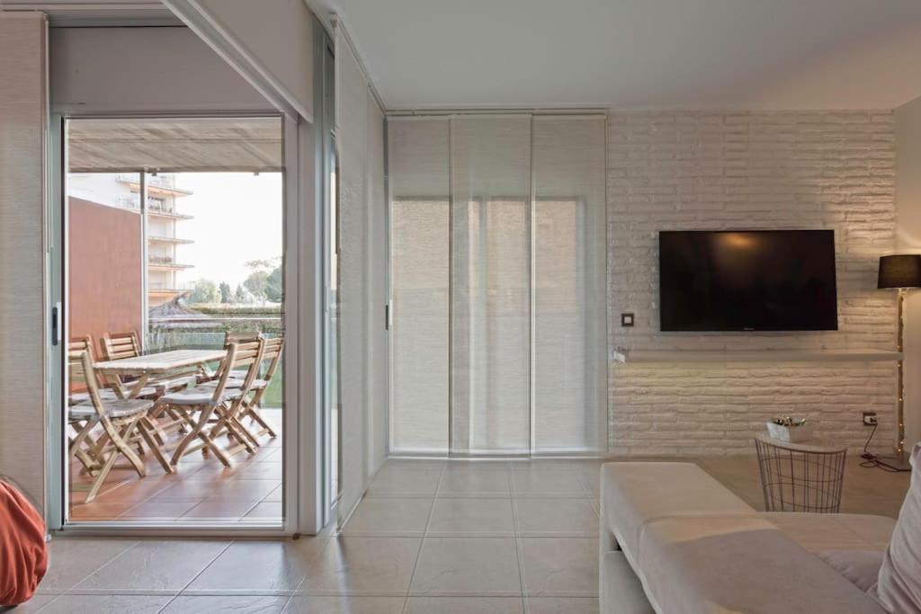 Piso De 2 Habitaciones, 3 Piscinas Y Cerca Del Mar Roses Buitenkant foto