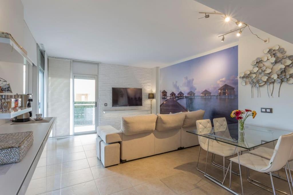 Piso De 2 Habitaciones, 3 Piscinas Y Cerca Del Mar Roses Buitenkant foto